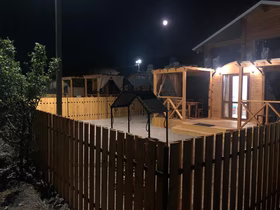 Глэмпинг в Крыму ночью — романтический отдых